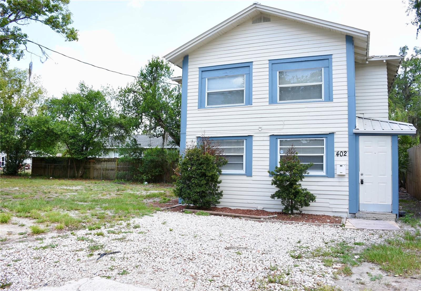 Listing photo 2 for 402 Lenox St