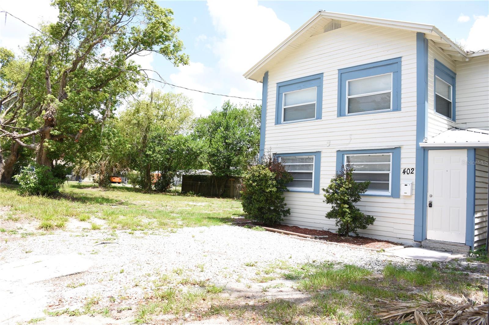 Listing photo 3 for 402 Lenox St