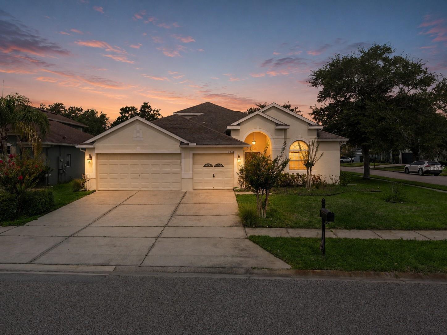 2066 GLORIA OAK COURT