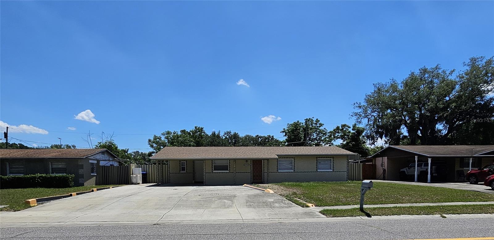 Listing photo 2 for 3709 Westgate Rd