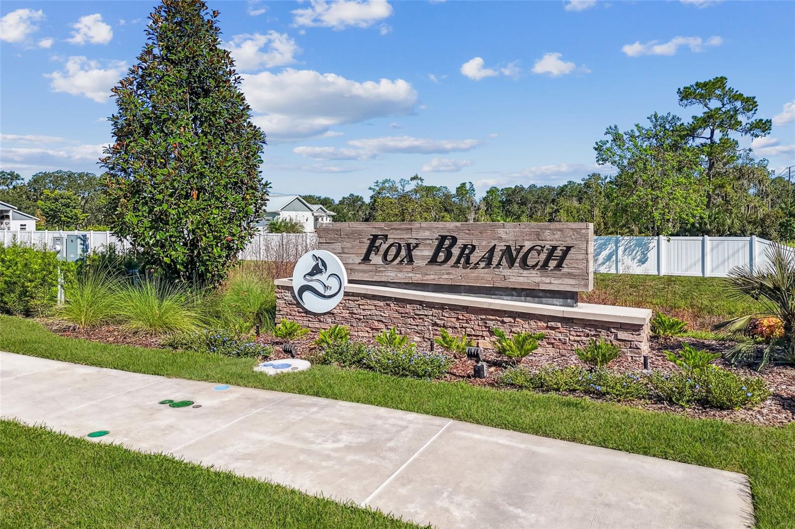 Listing photo 3 for 4518 Lake Fox Dr