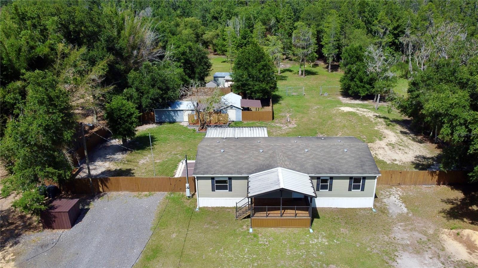 Listing photo 1 for 136 Creekwood Run