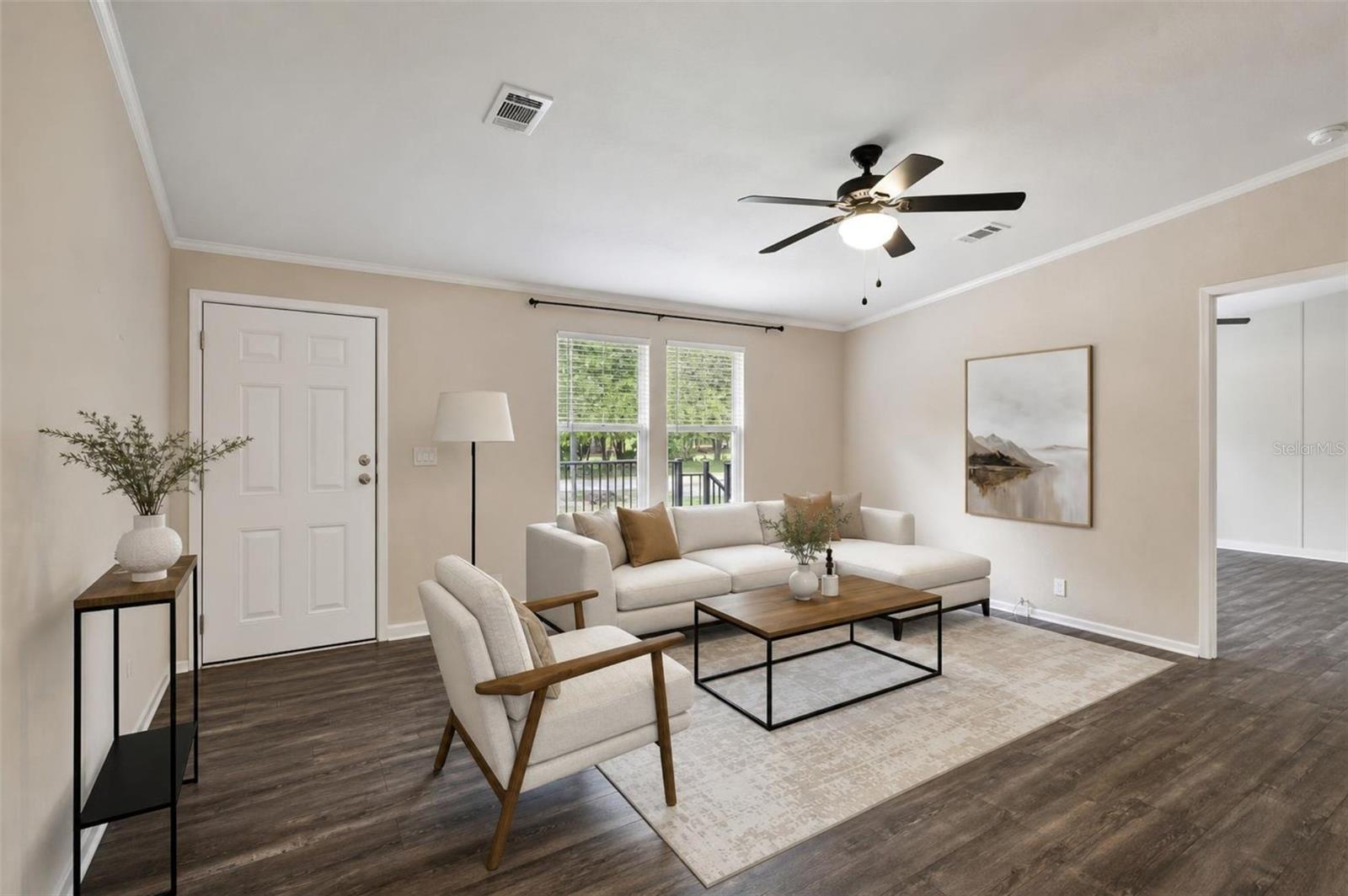 Listing photo 3 for 136 Creekwood Run