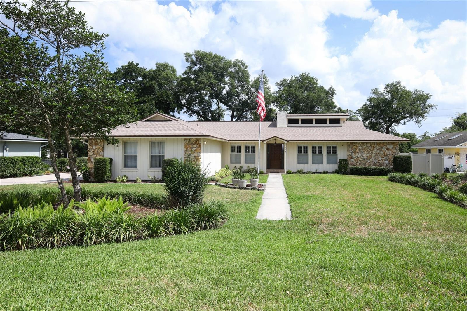 313 WHITE OAK DRIVE