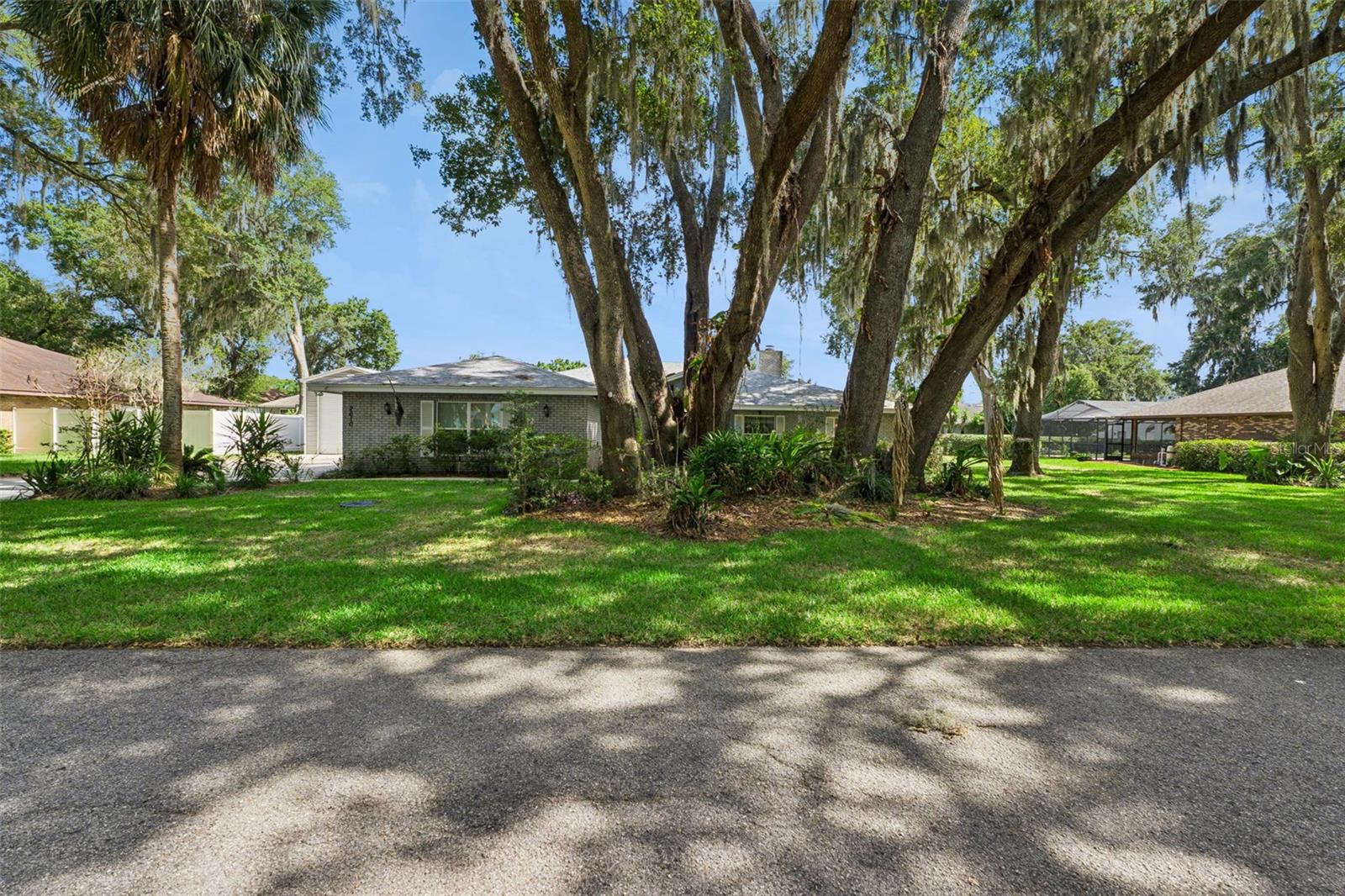 Listing photo 2 for 2610 Twelve Point Dr