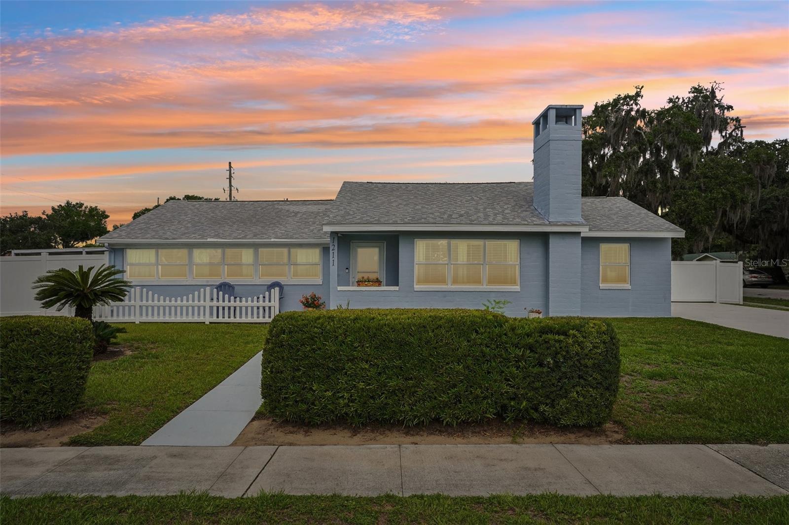 Listing photo 2 for 1211 Morningside Dr