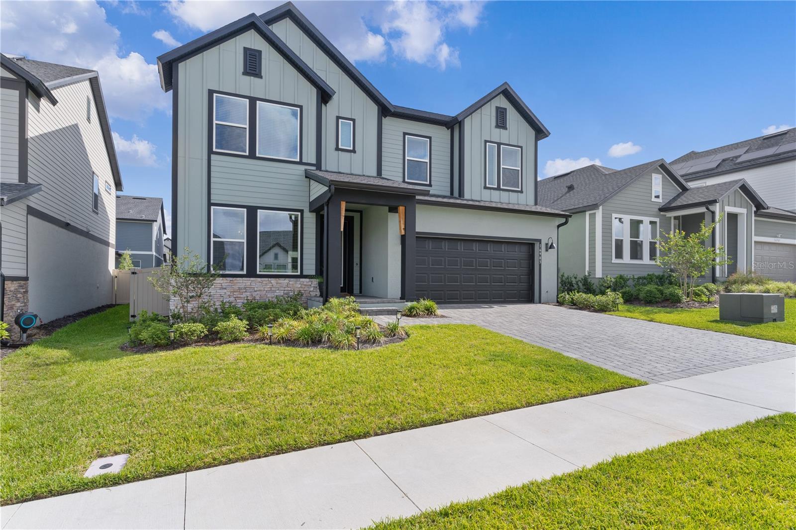 Listing photo 2 for 16983 Cedar Valley Cir