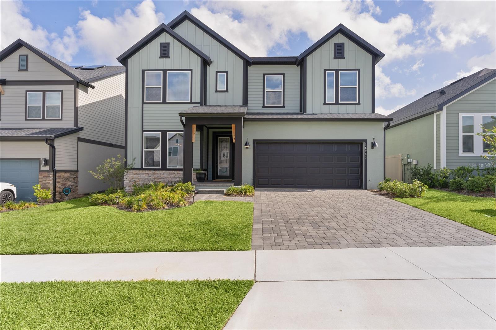 Listing photo 3 for 16983 Cedar Valley Cir