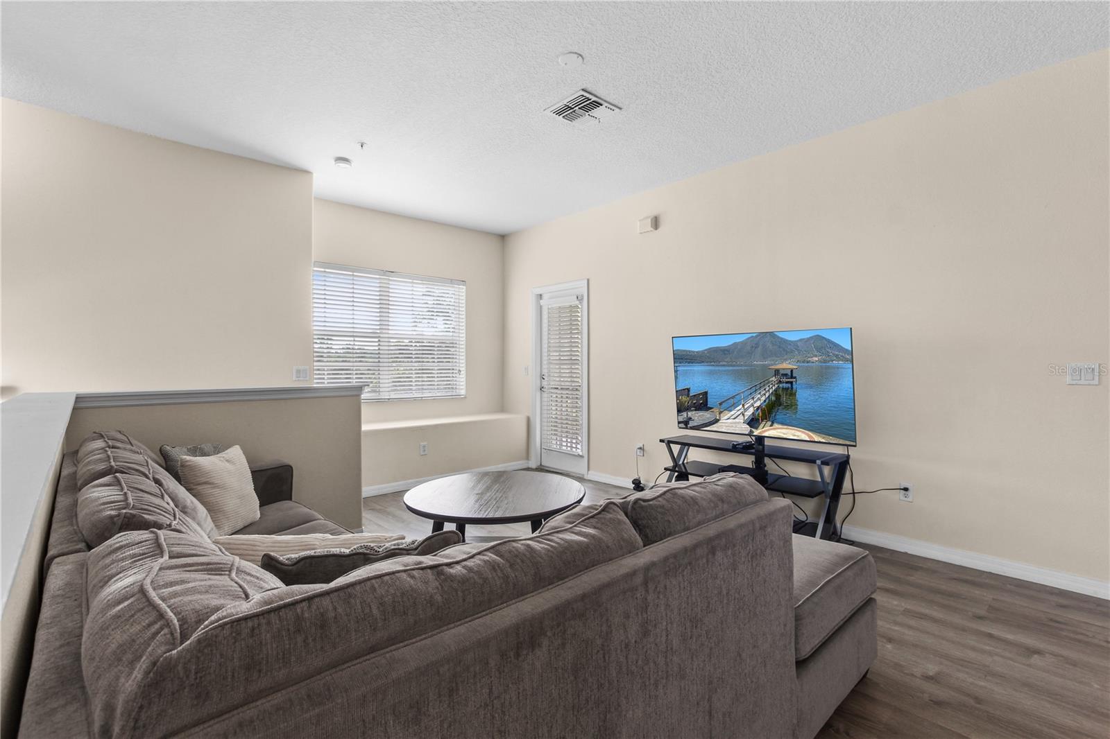 Listing photo 2 for 2847 Oakwater Dr #2847