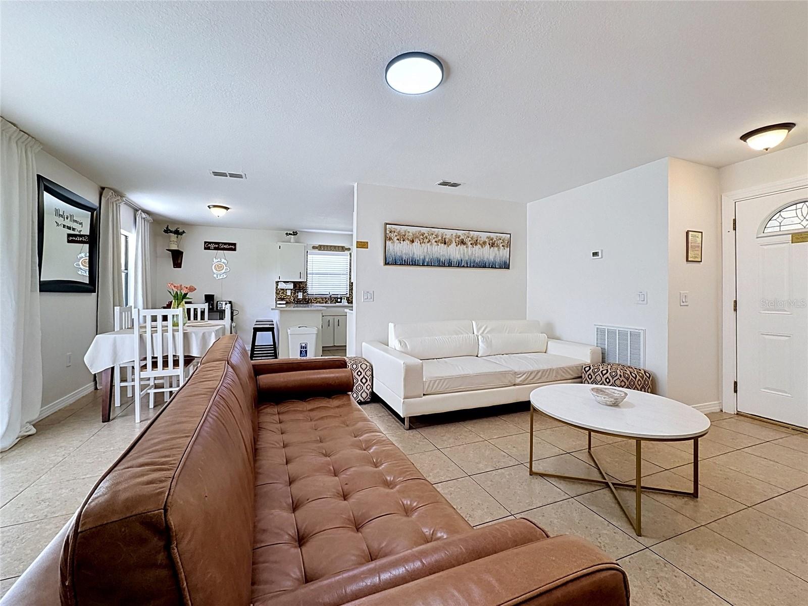 Listing photo 3 for 1716 Terry Cir Ne