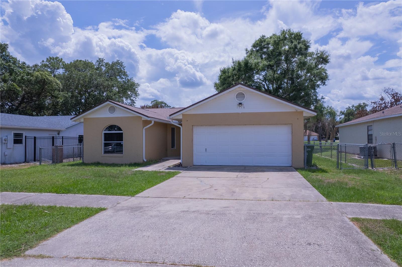 Listing photo 1 for 1716 Terry Cir Ne