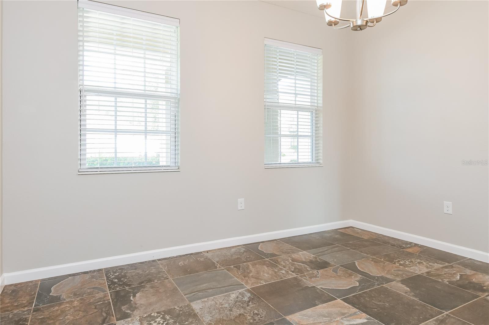 Listing photo 3 for 2270 Natoma Blvd