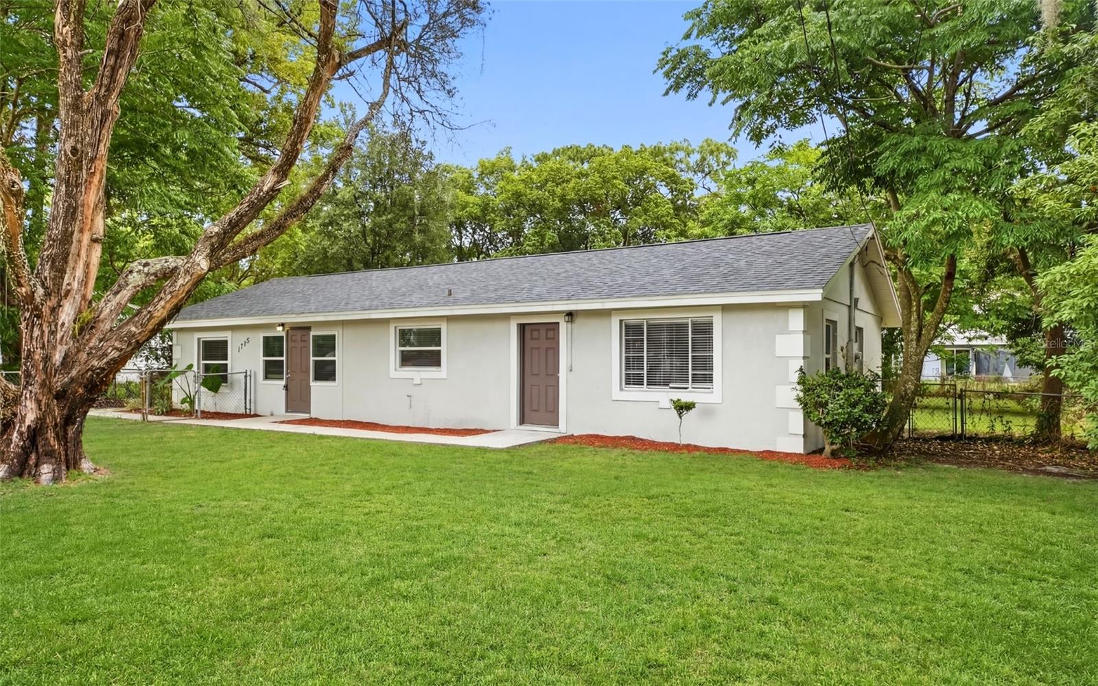 1715 SUNSET DRIVE