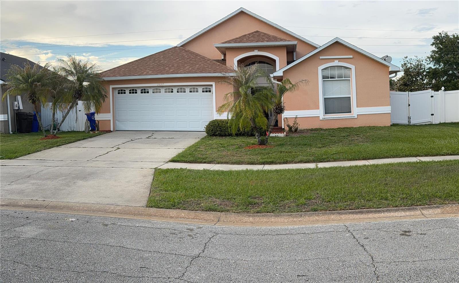 2527 HIKERS COURT