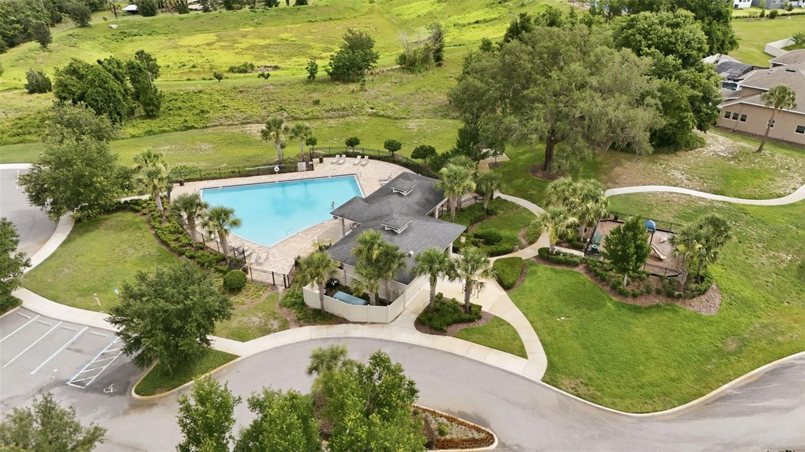 Listing photo 2 for 16716 Abbey Hill Ct