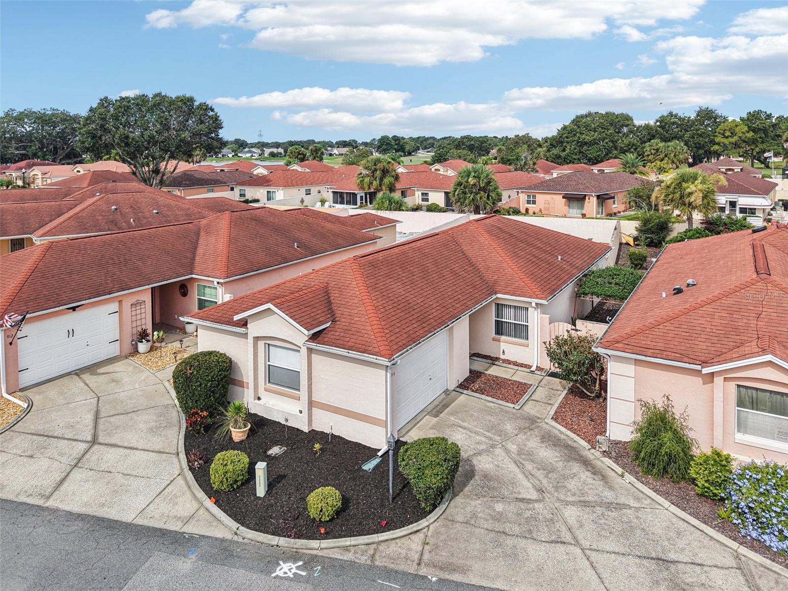 Listing photo 1 for 914 Mendoza Blvd