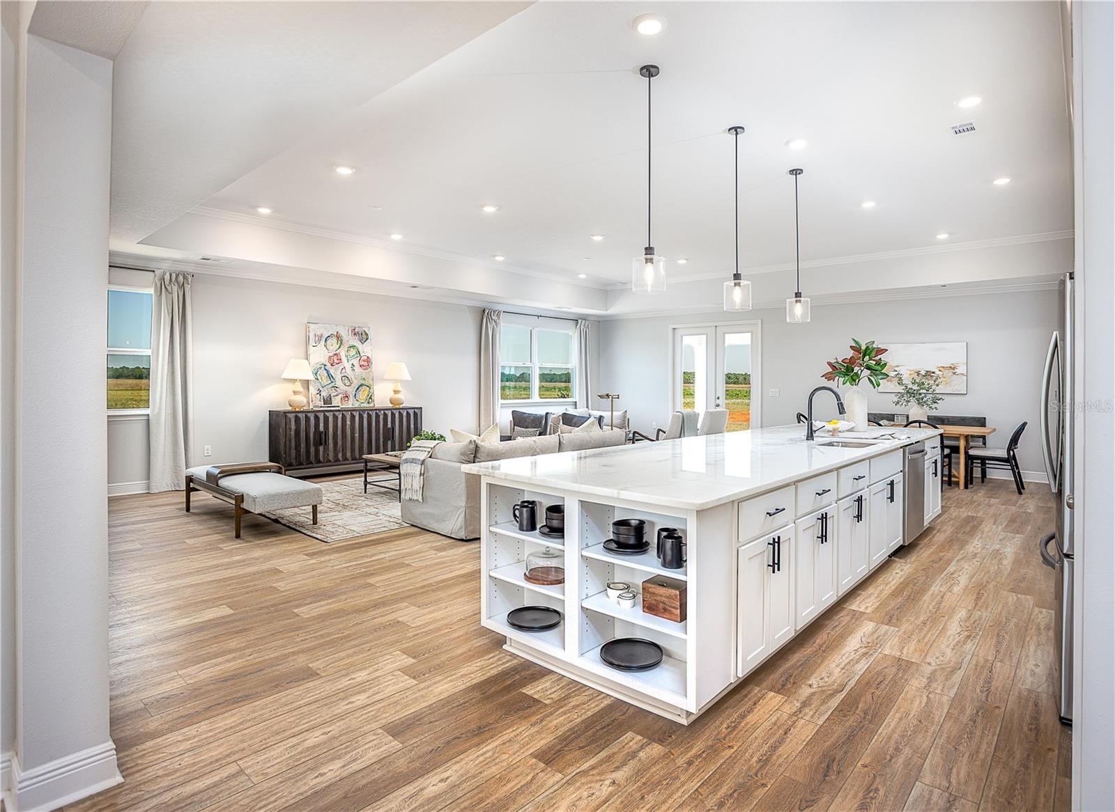 Listing photo 3 for 16907 Royal Palm Dr