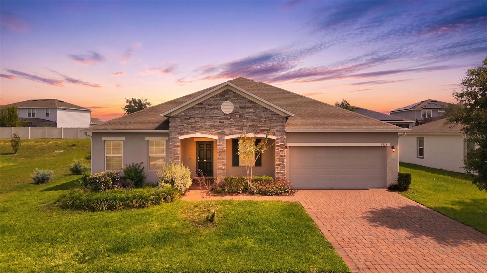 2524 CARRIAGE POINTE LOOP