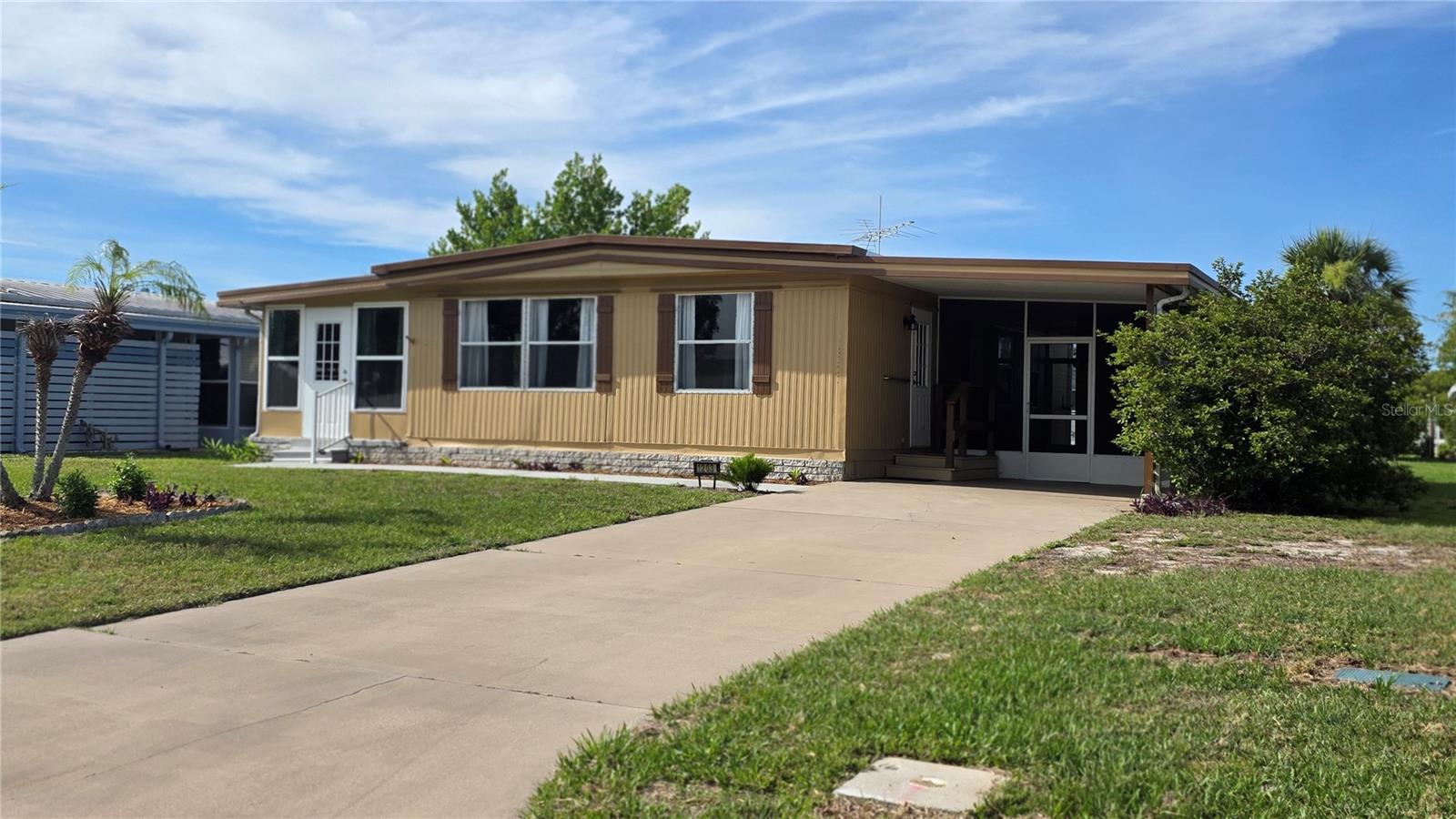 Listing photo 1 for 1203 Apache Cir