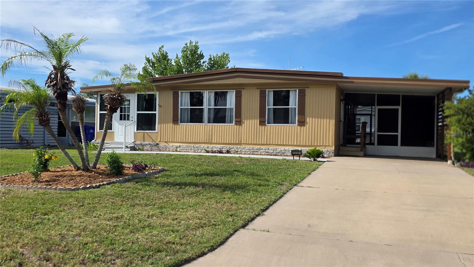 Listing photo 3 for 1203 Apache Cir