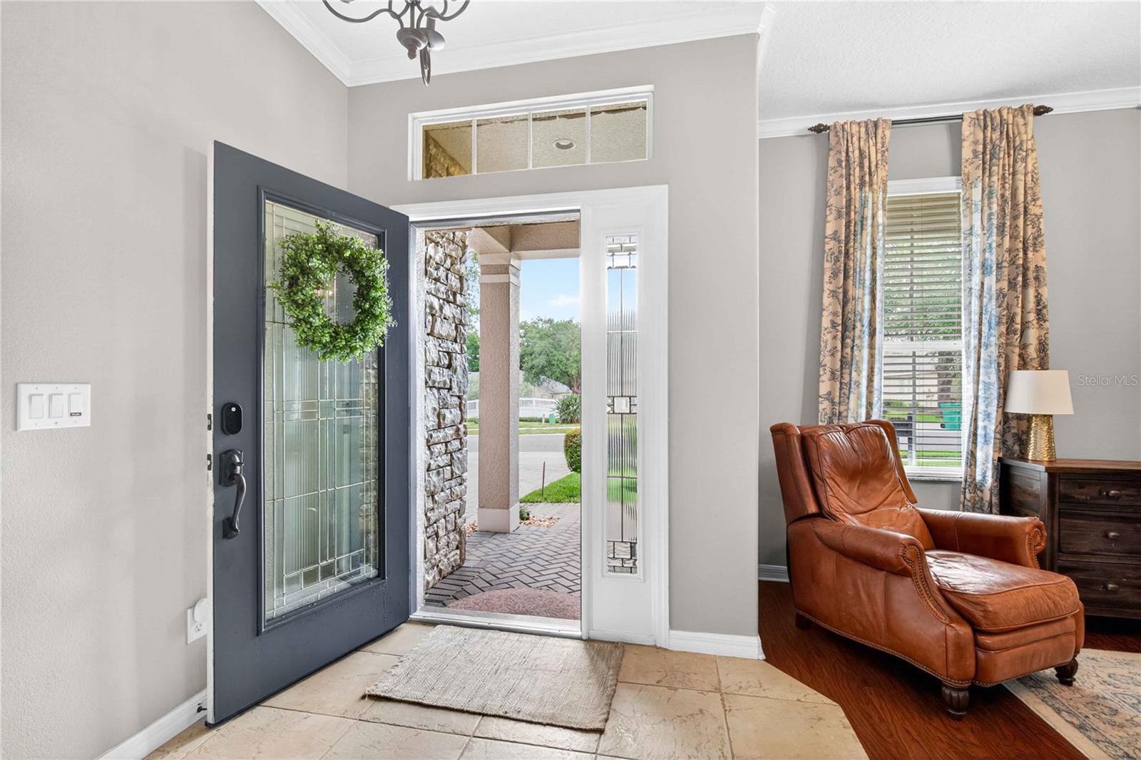 Listing photo 3 for 303 W Blue Water Edge Dr