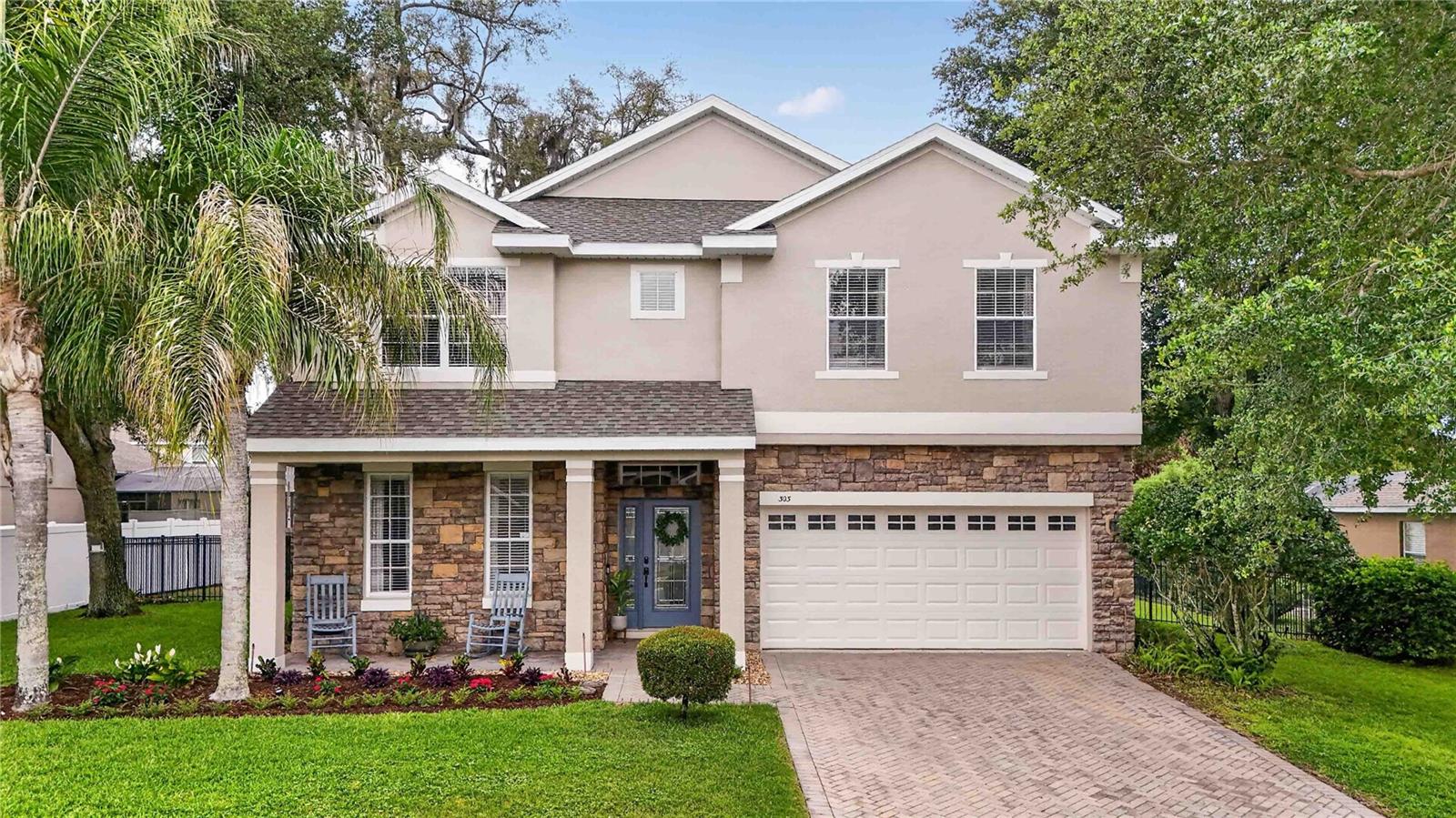 Listing photo 1 for 303 W Blue Water Edge Dr