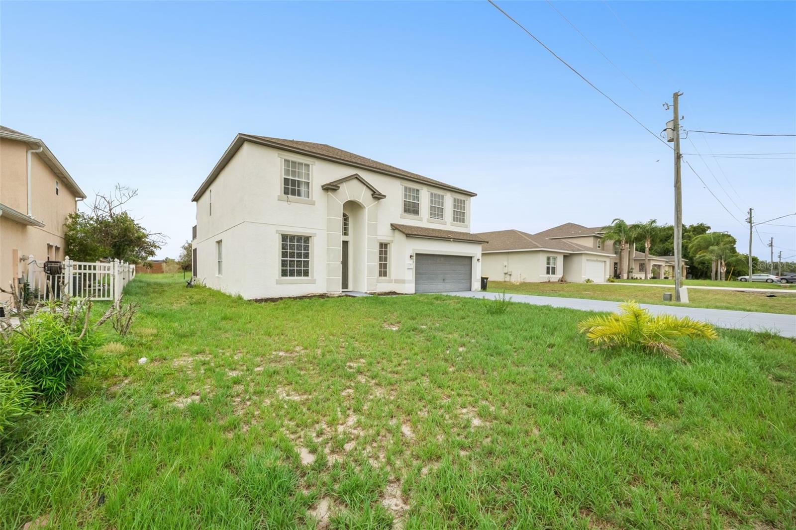 Listing photo 2 for 1853 Superior Ct