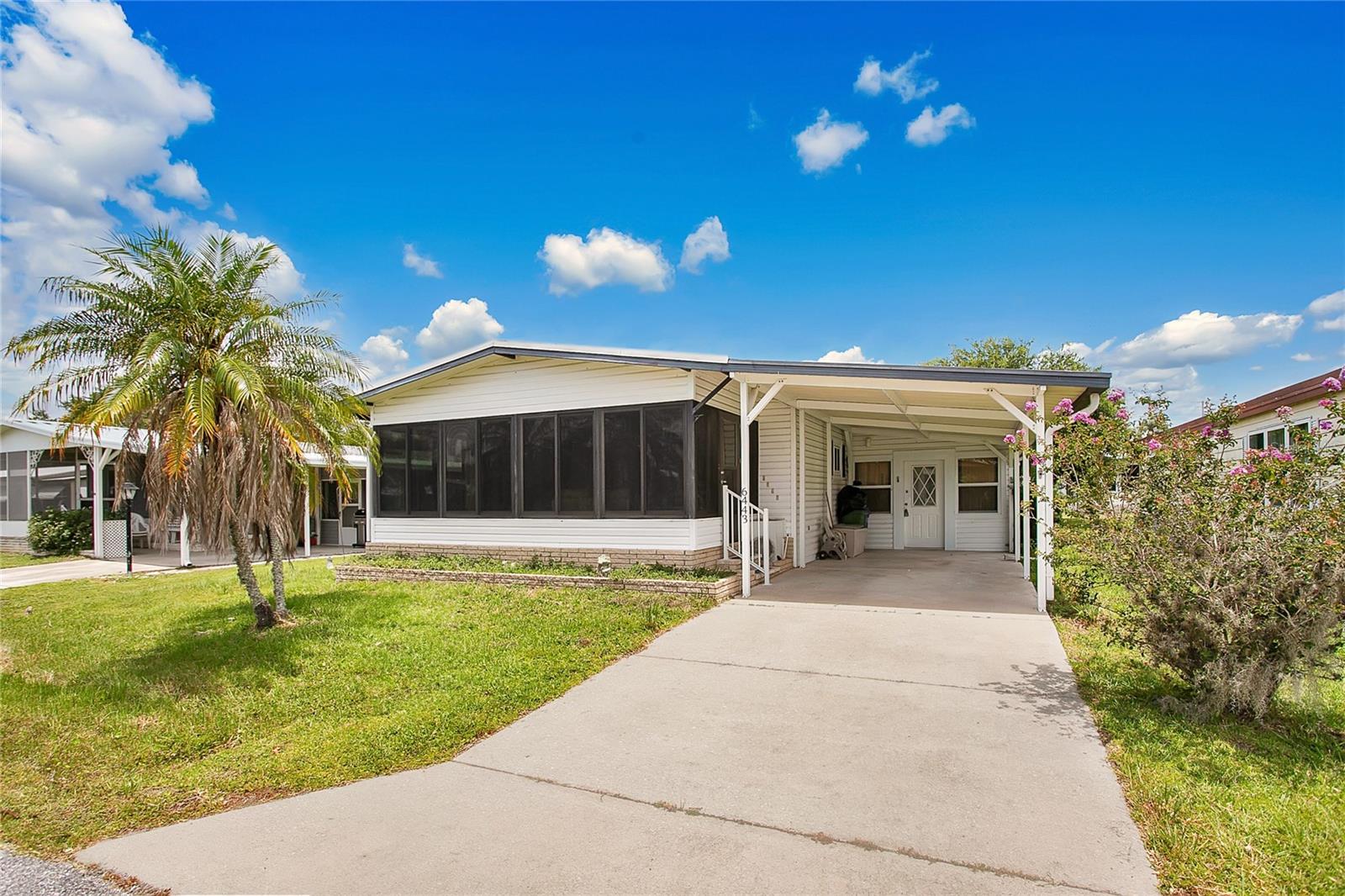 Listing photo 1 for 6443 Hollyberry Ln Ne