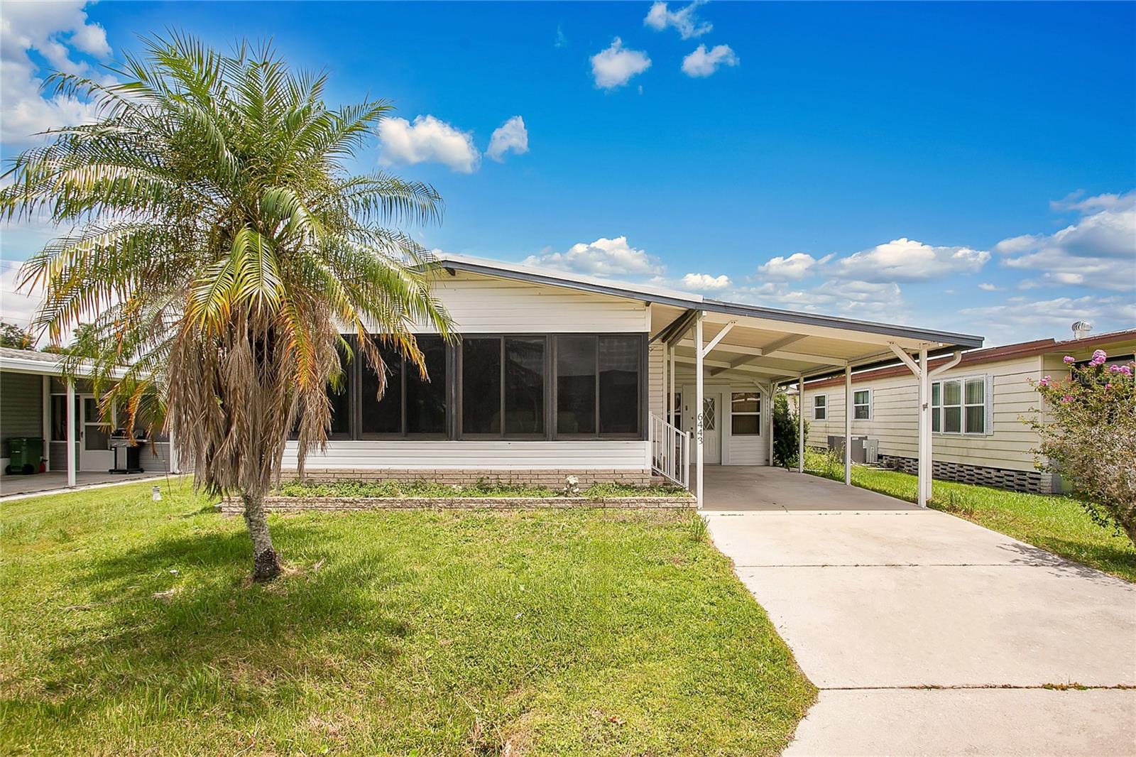 Listing photo 2 for 6443 Hollyberry Ln Ne