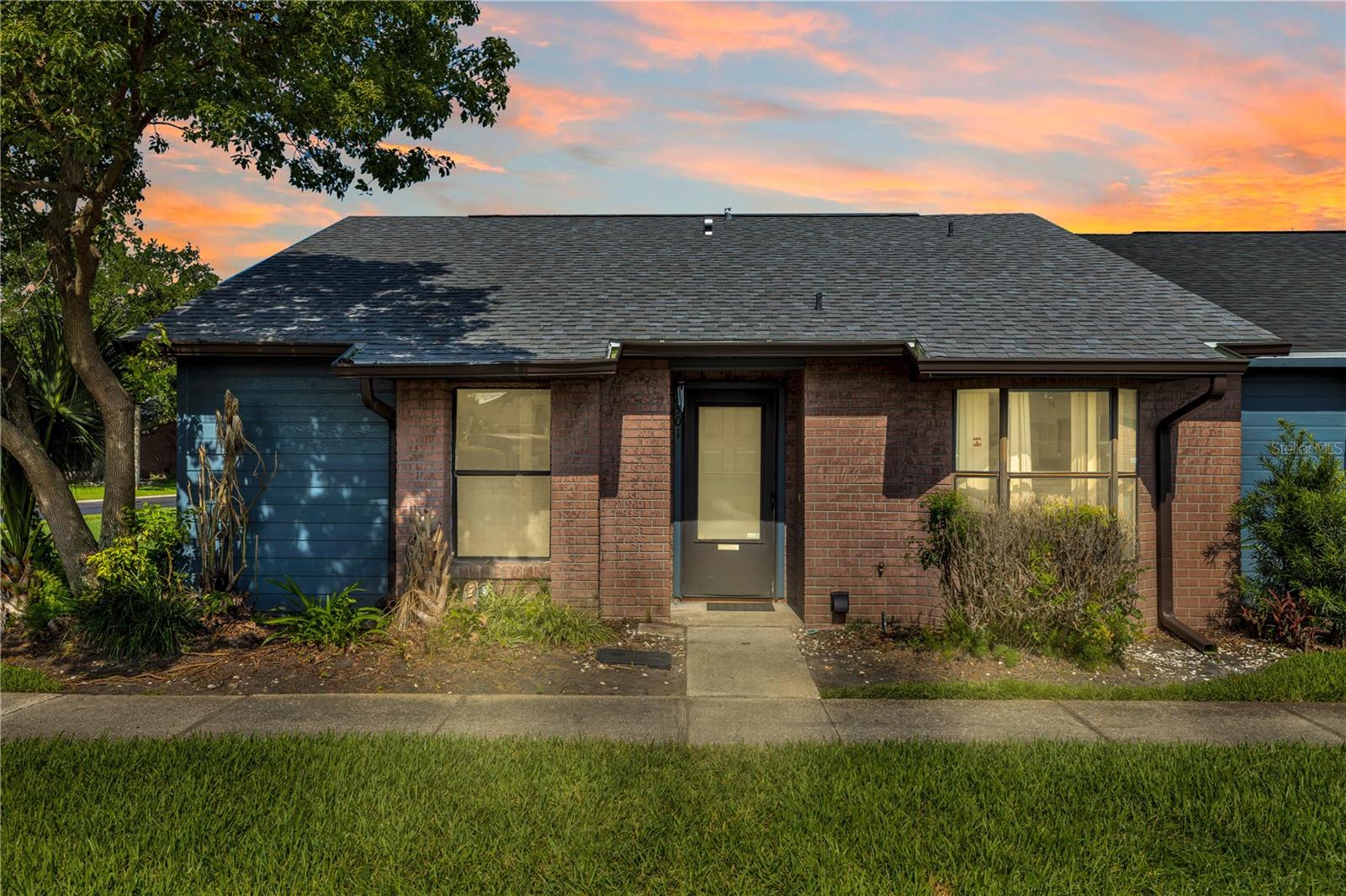 2501 KING OAK CIRCLE