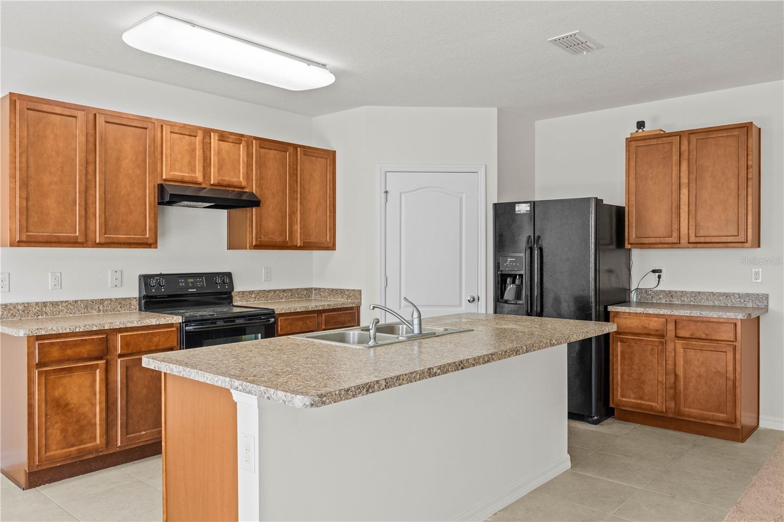 Listing photo 3 for 817 Sheen Cir