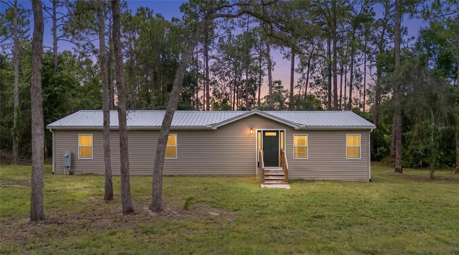 Listing photo 3 for 44645 Twilight Trl