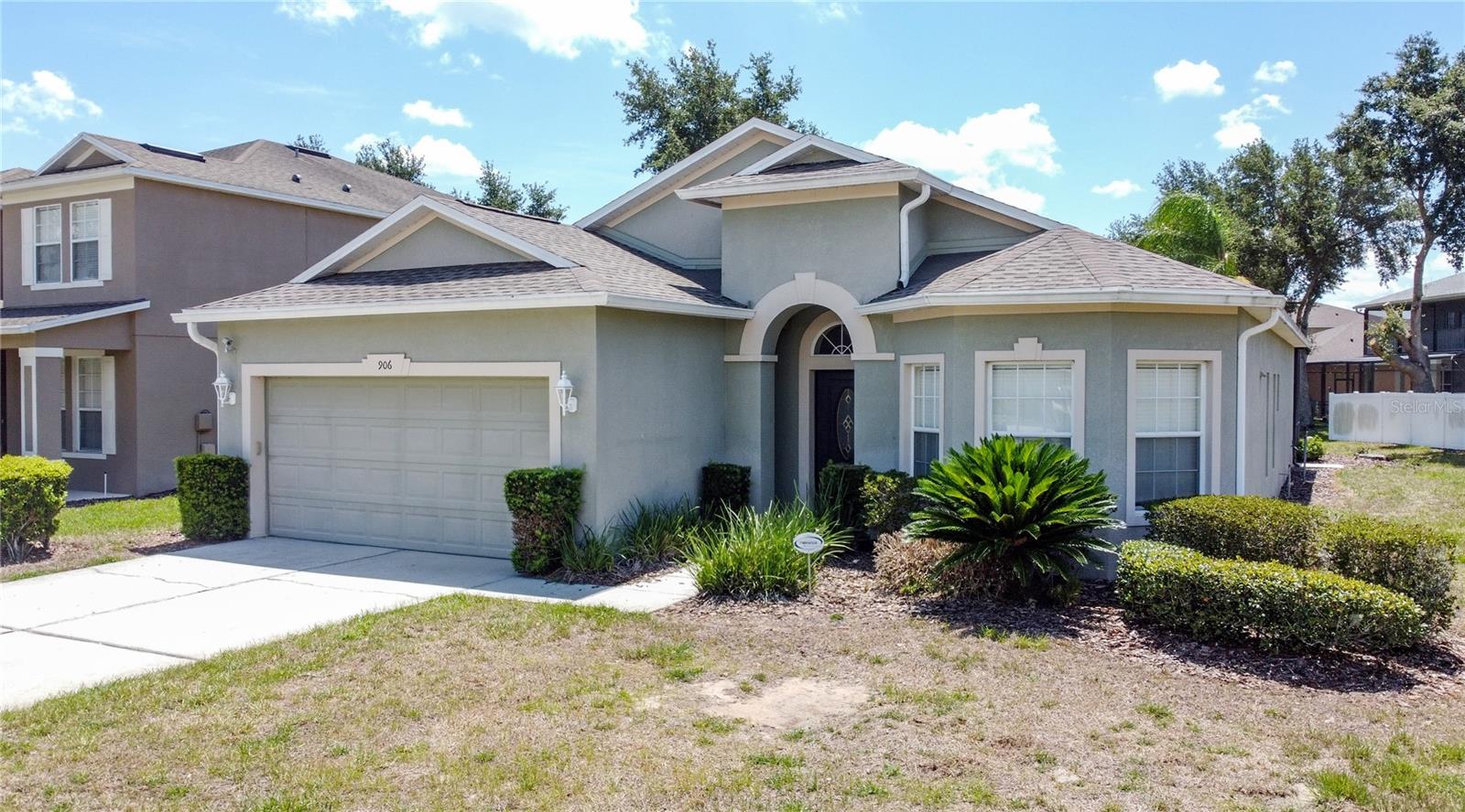 Listing photo 1 for 906 Dorset Pl