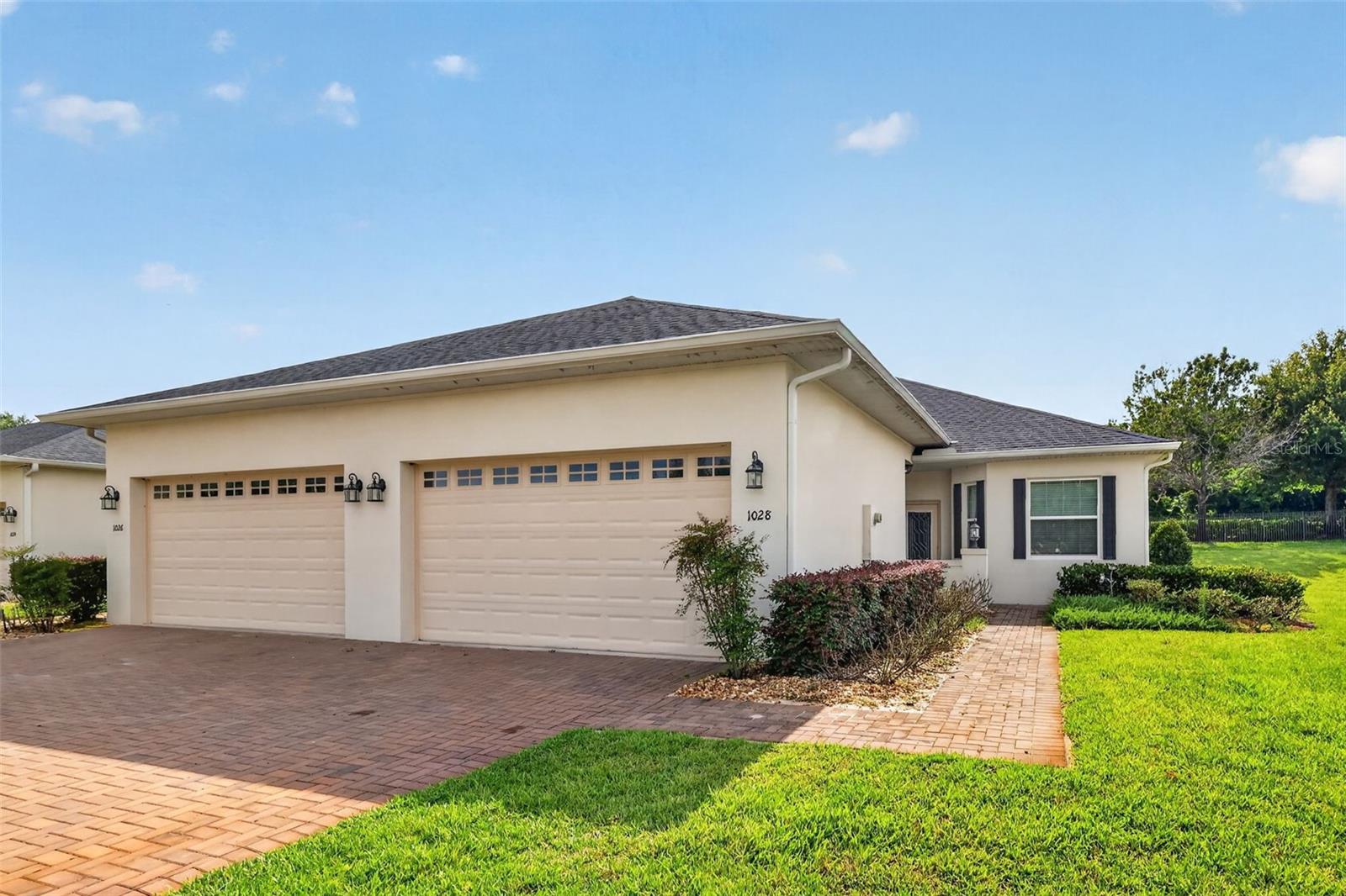 Listing photo 1 for 1028 Green Gate Blvd