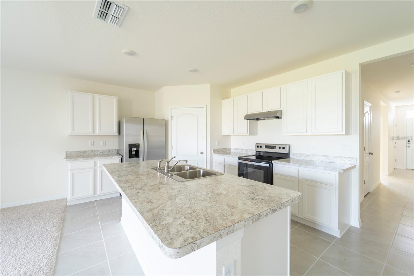 Listing photo 2 for 1811 Silverbell Loop