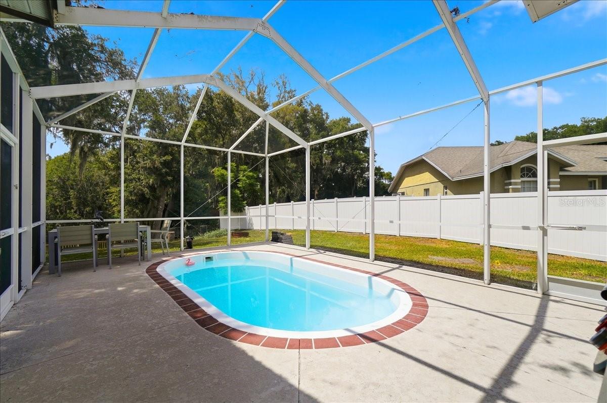 Listing photo 3 for 448 Lake Harris Dr