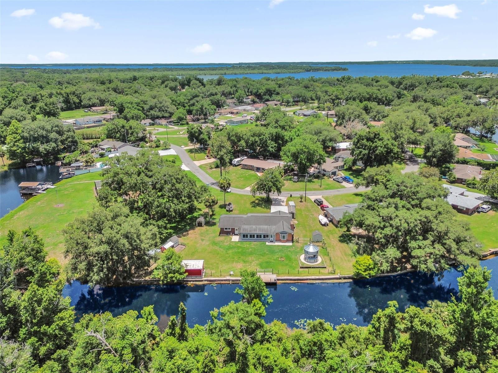 Listing photo 1 for 35505 Crescent Dr
