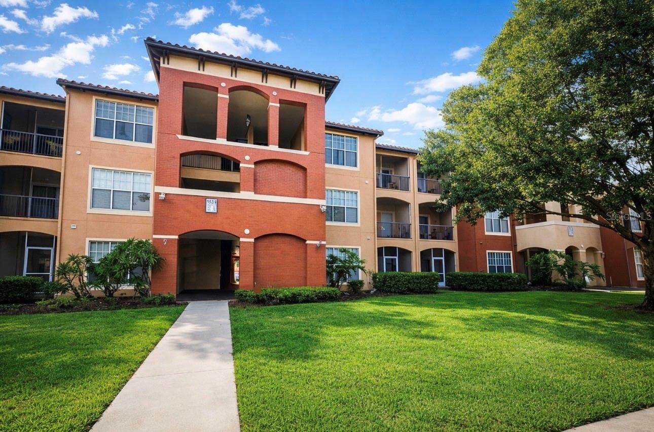 5524 METROWEST BOULEVARD Unit 206
