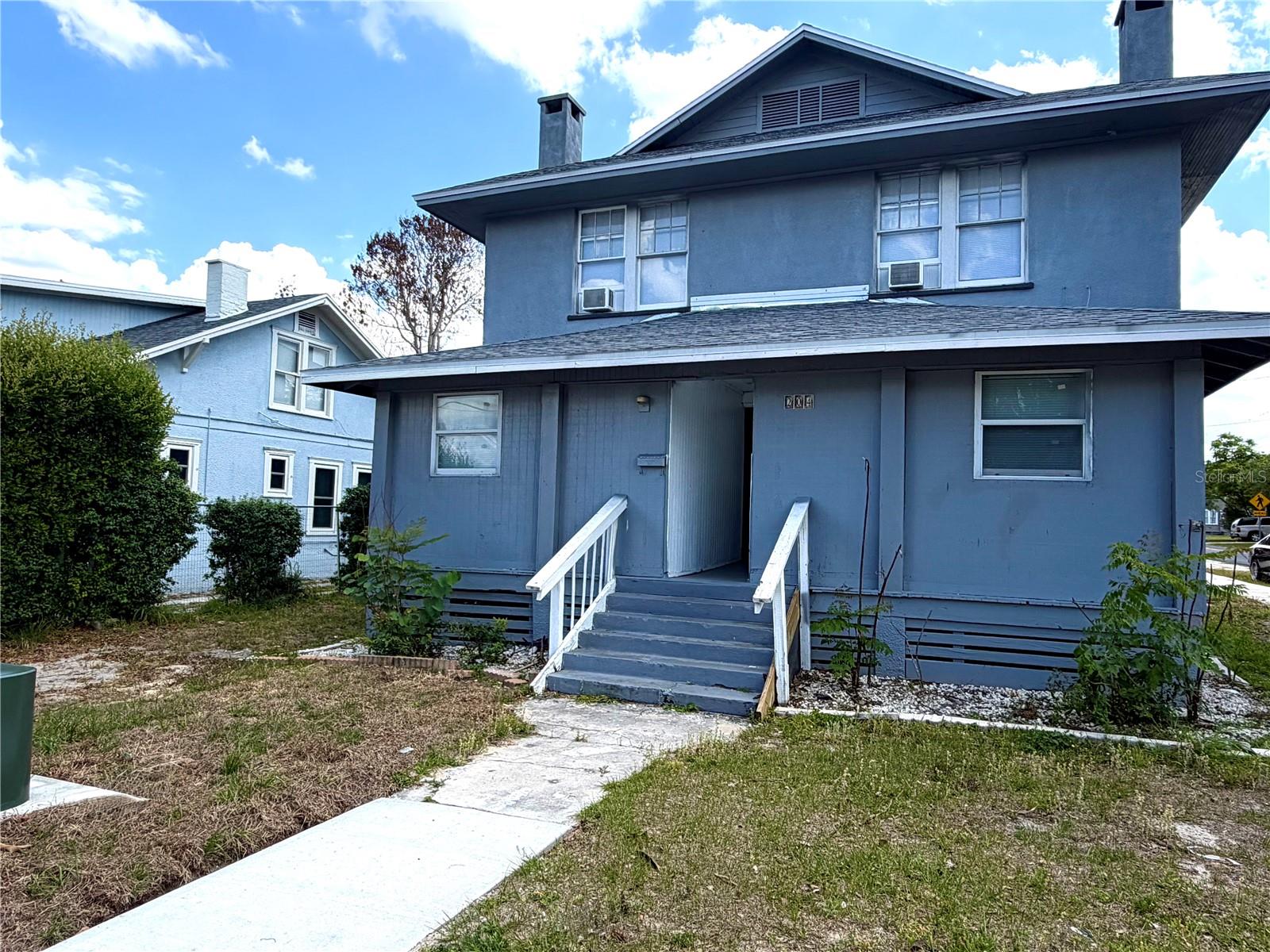 Listing photo 1 for 204 Avenue D Ne