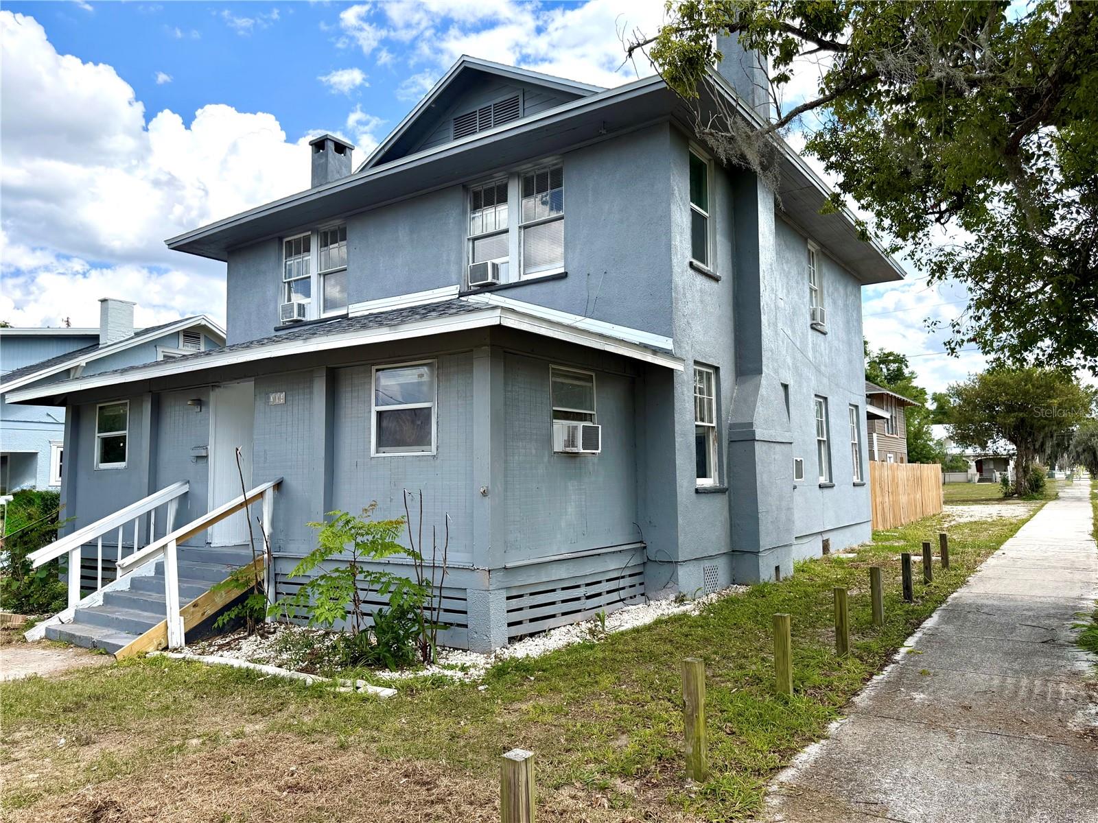 Listing photo 2 for 204 Avenue D Ne