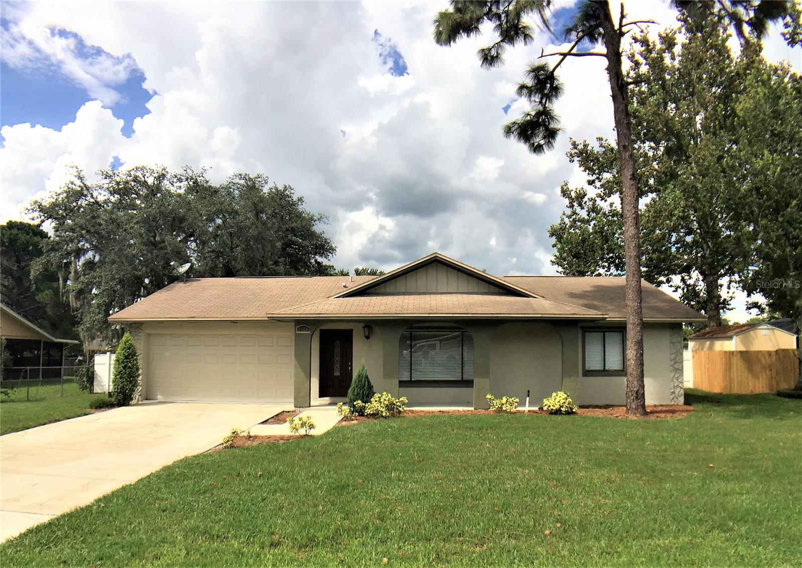 1927 E LAKE DRIVE