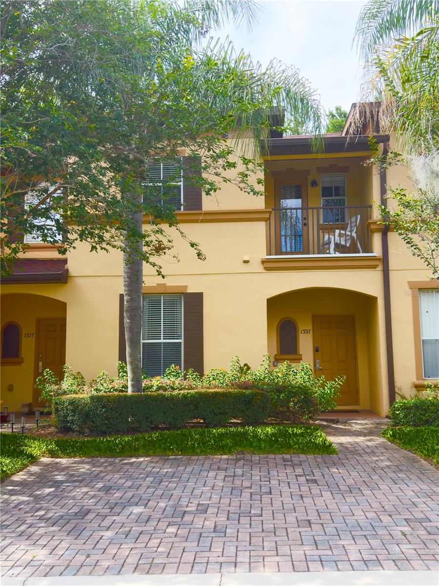 Listing photo 2 for 1337 Calabria Ave