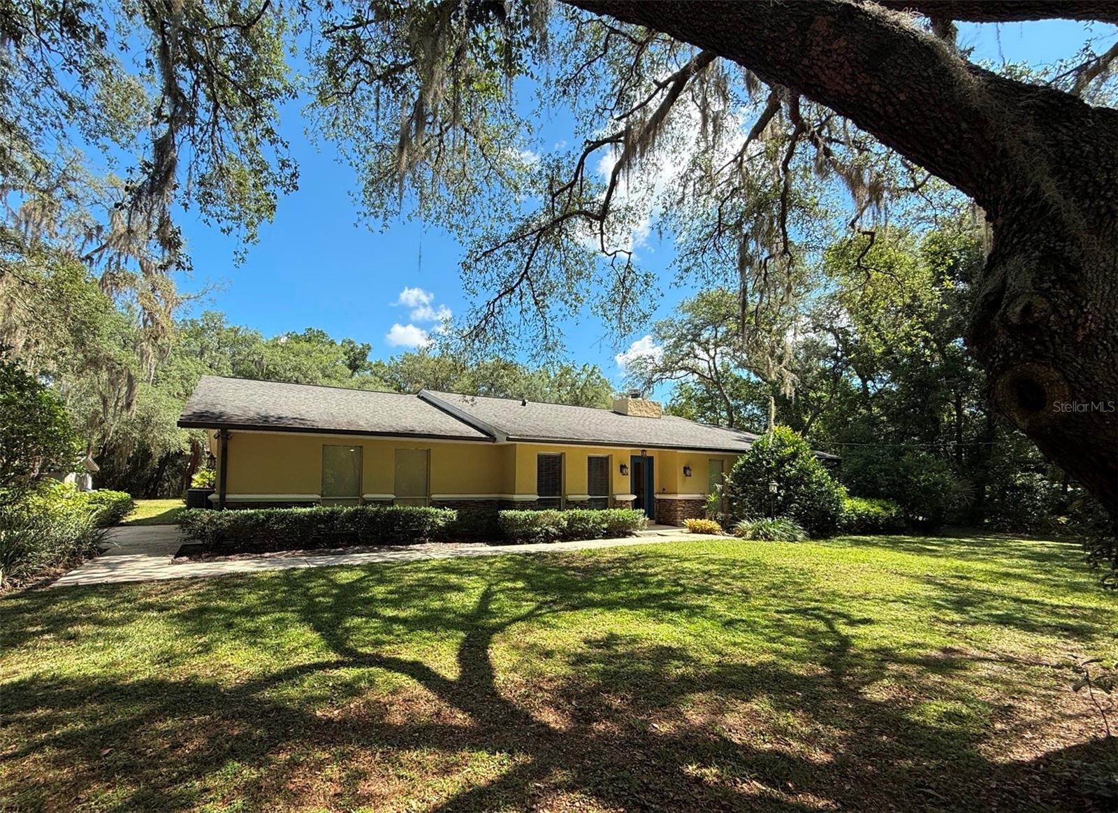 8125 LAKE ROSS LANE