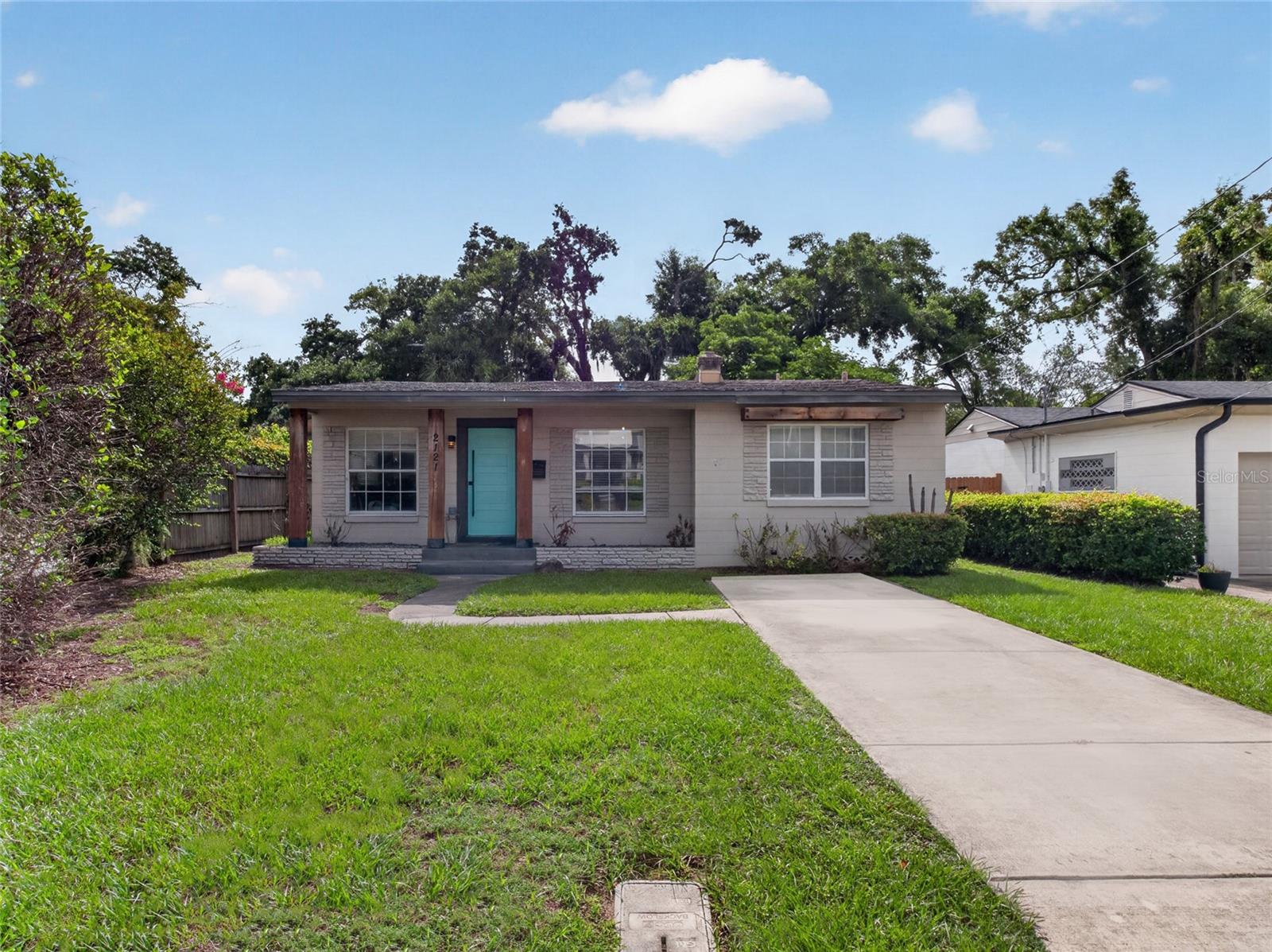 2121 IVANHOE ROAD