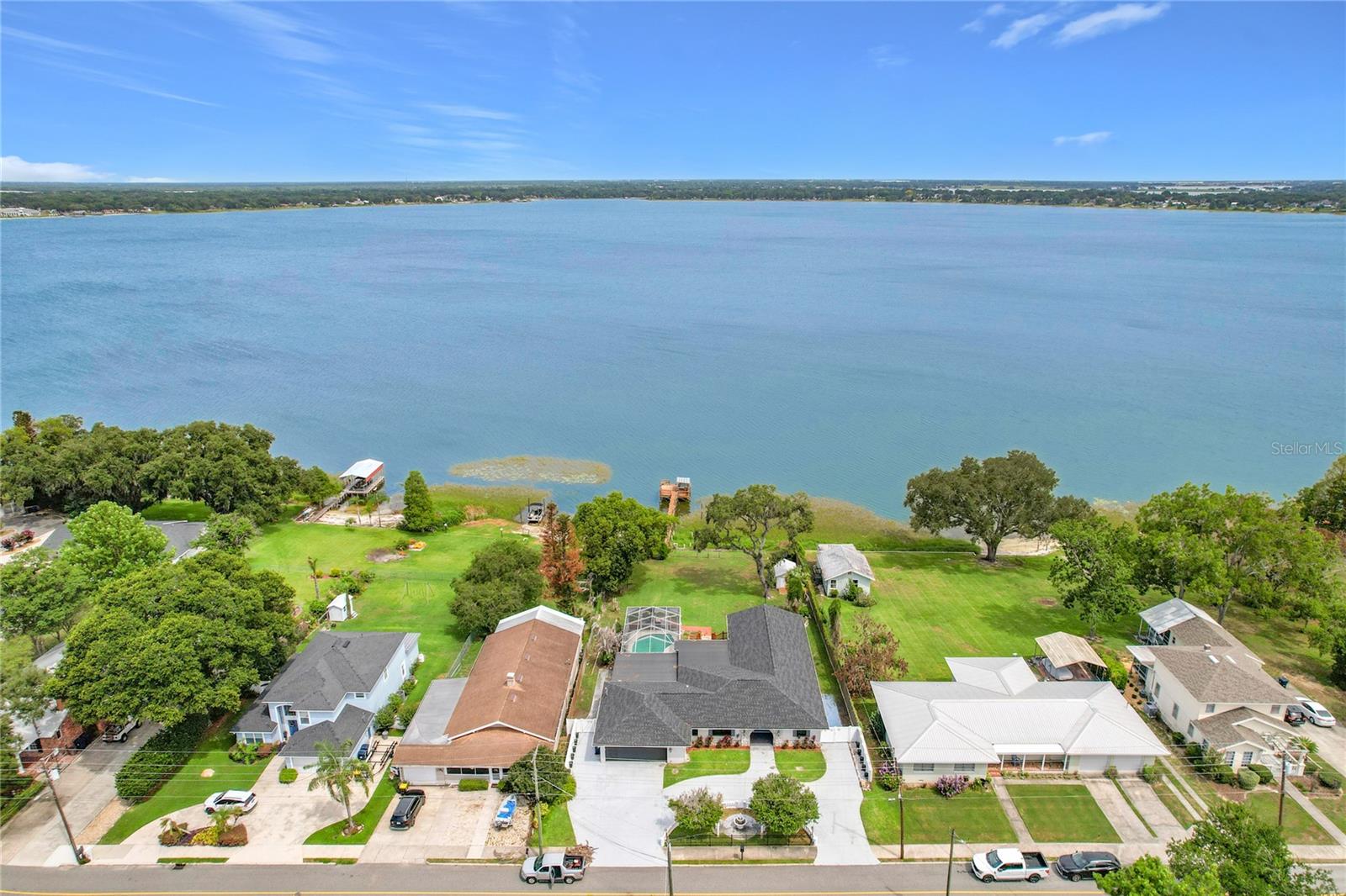 Listing photo 3 for 331 Bay St