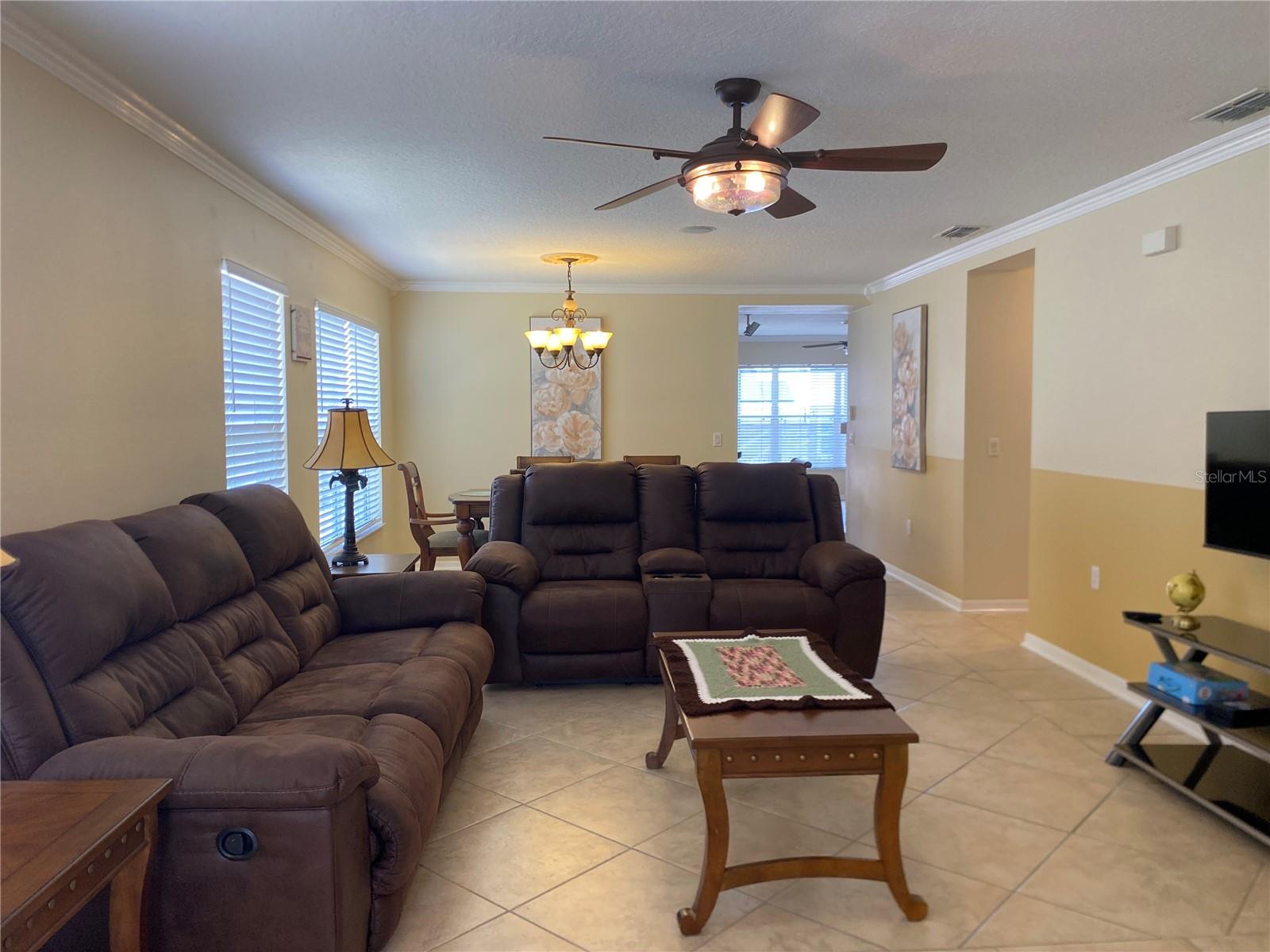 Listing photo 3 for 662 Rosselli Blvd