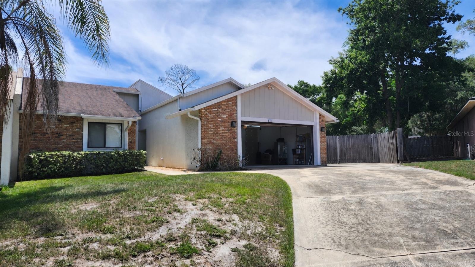 1076 SWEET TREE COURT