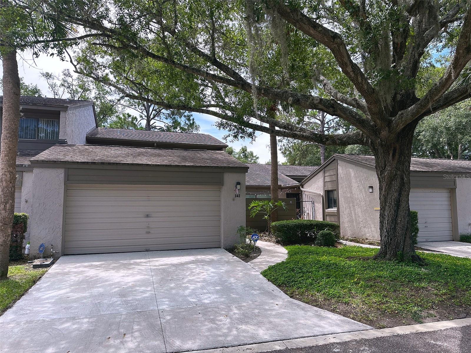 141 CAROLWOOD BLVD