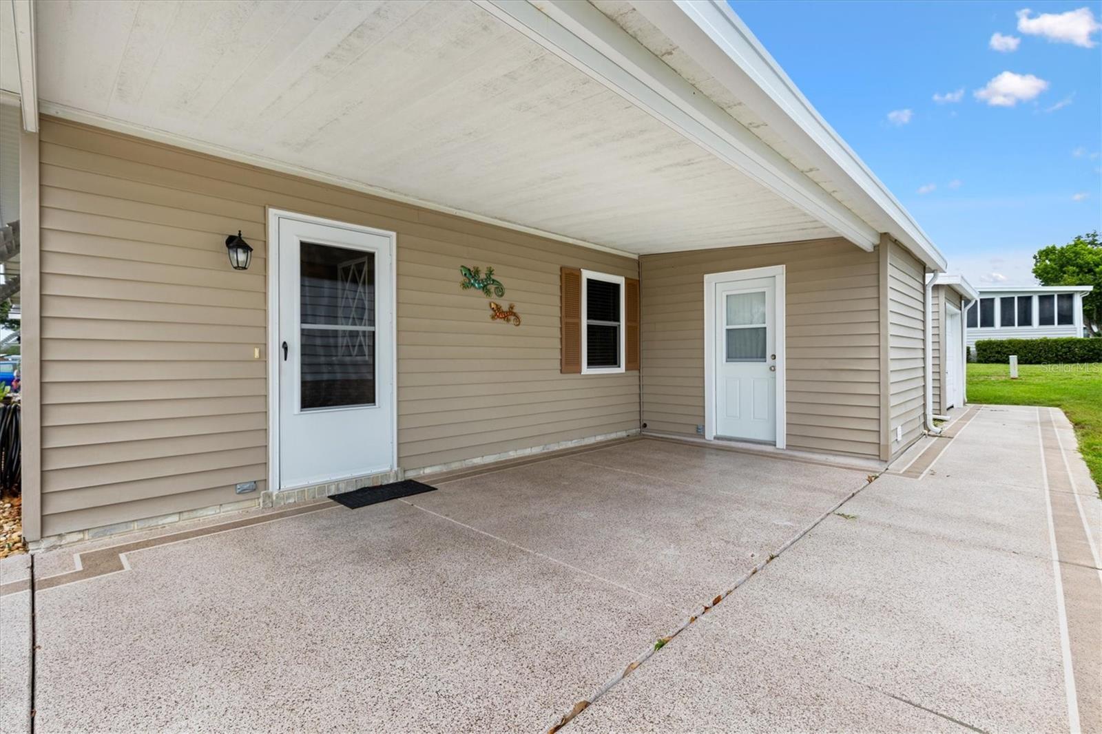 Listing photo 3 for 1534 Hillcrest Dr