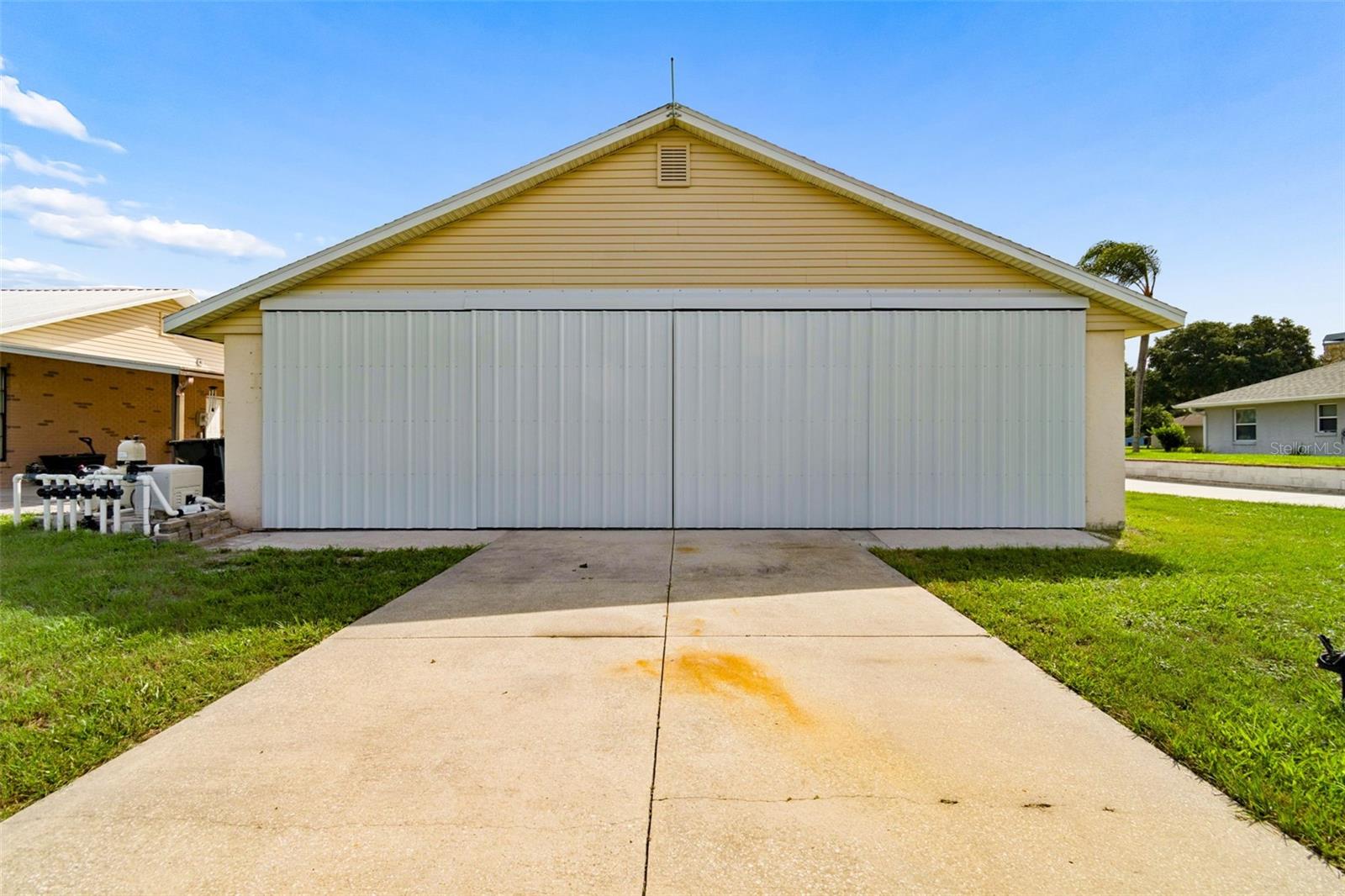 Listing photo 3 for 5150 Southwind Dr